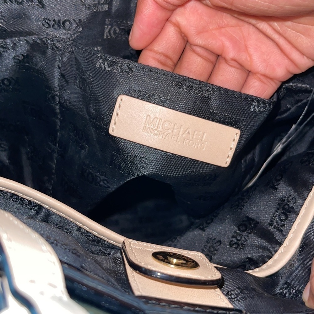 Michael Kors Jet Set Tote Bag - Picture 9 of 13